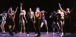 Una foto di scena da "A Chorus Line"